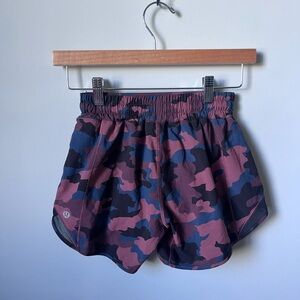 LULU hotty hot athletica Women's Camo Shorts - Purple and Black